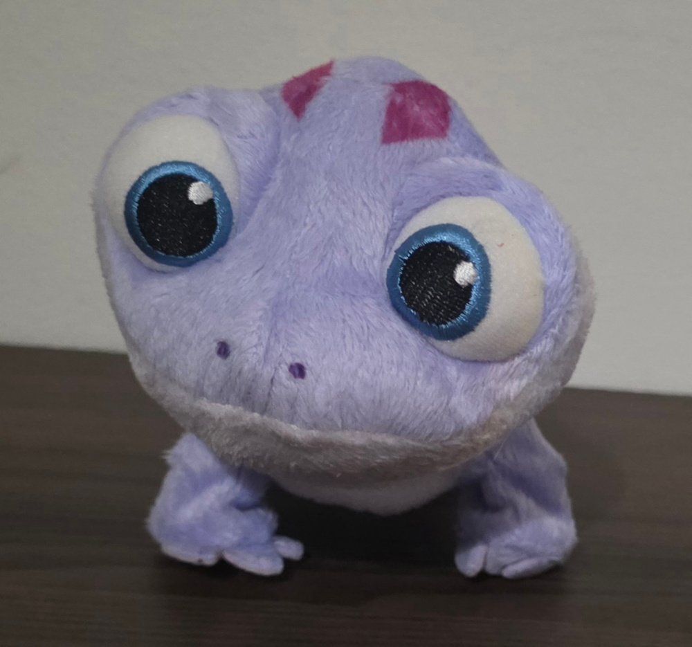 Bruni the Fire Spirit Salamander frozen 2